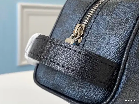 POUCH LOUIS VUITTON TOILETRY 0617